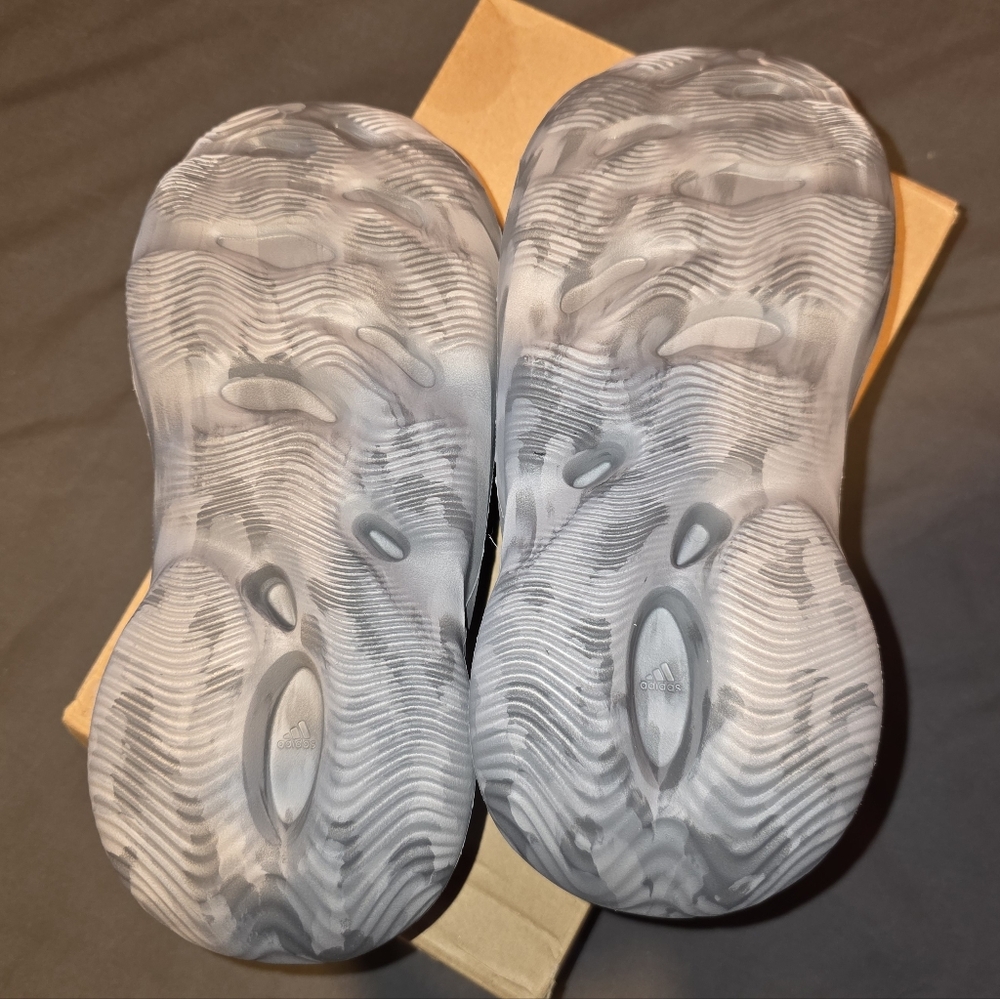 Yeezy Foam Runner Gray Marble Slip-On Kids Shoes - Picture 6 of 7